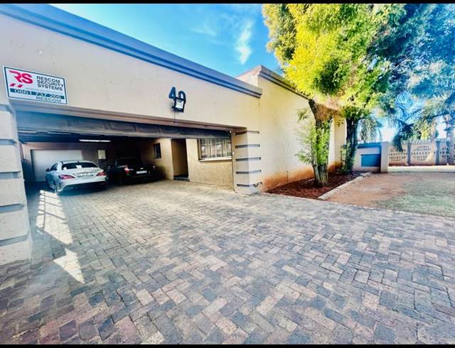 3 BEDROOM HOUSE FOR SALE IN VANDERBIJLPARK CE 5